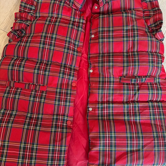 Red Plaid Women's Puffer Vest - Picture 2 of 9